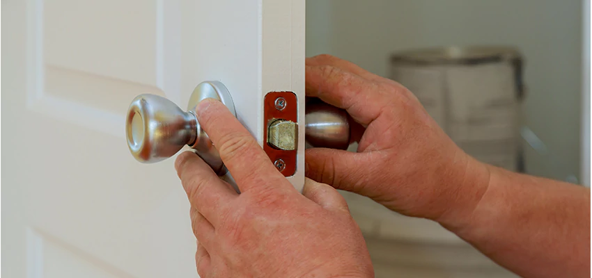 AAA Locksmiths For lock Replacement in Schaumburg, Illinois